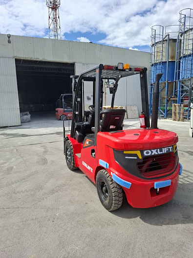 Дизельный вилочный погрузчик OXLIFT CPCD30 — для строительной компании (Московская область) 