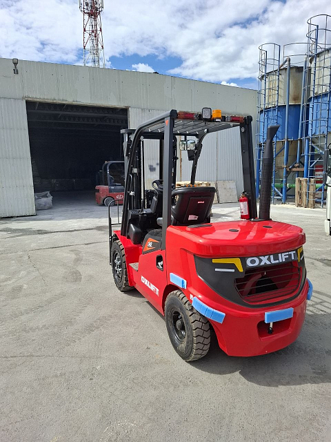 Дизельный вилочный погрузчик OXLIFT CPCD30 — для строительной компании (Московская область) 