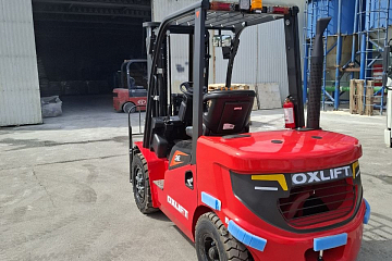 Дизельный вилочный погрузчик OXLIFT CPCD30 — для строительной компании (Московская область) 